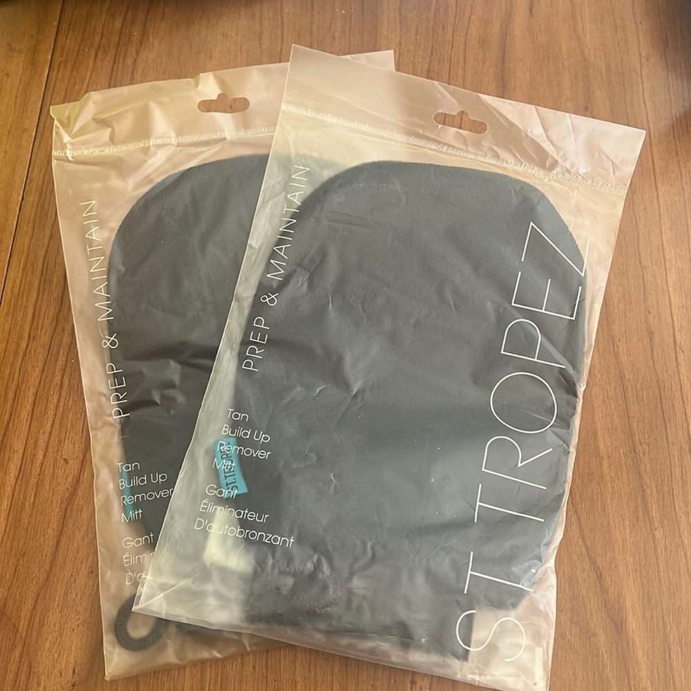 St. Tropez Tan Build Up Remover Mitt Set of 2